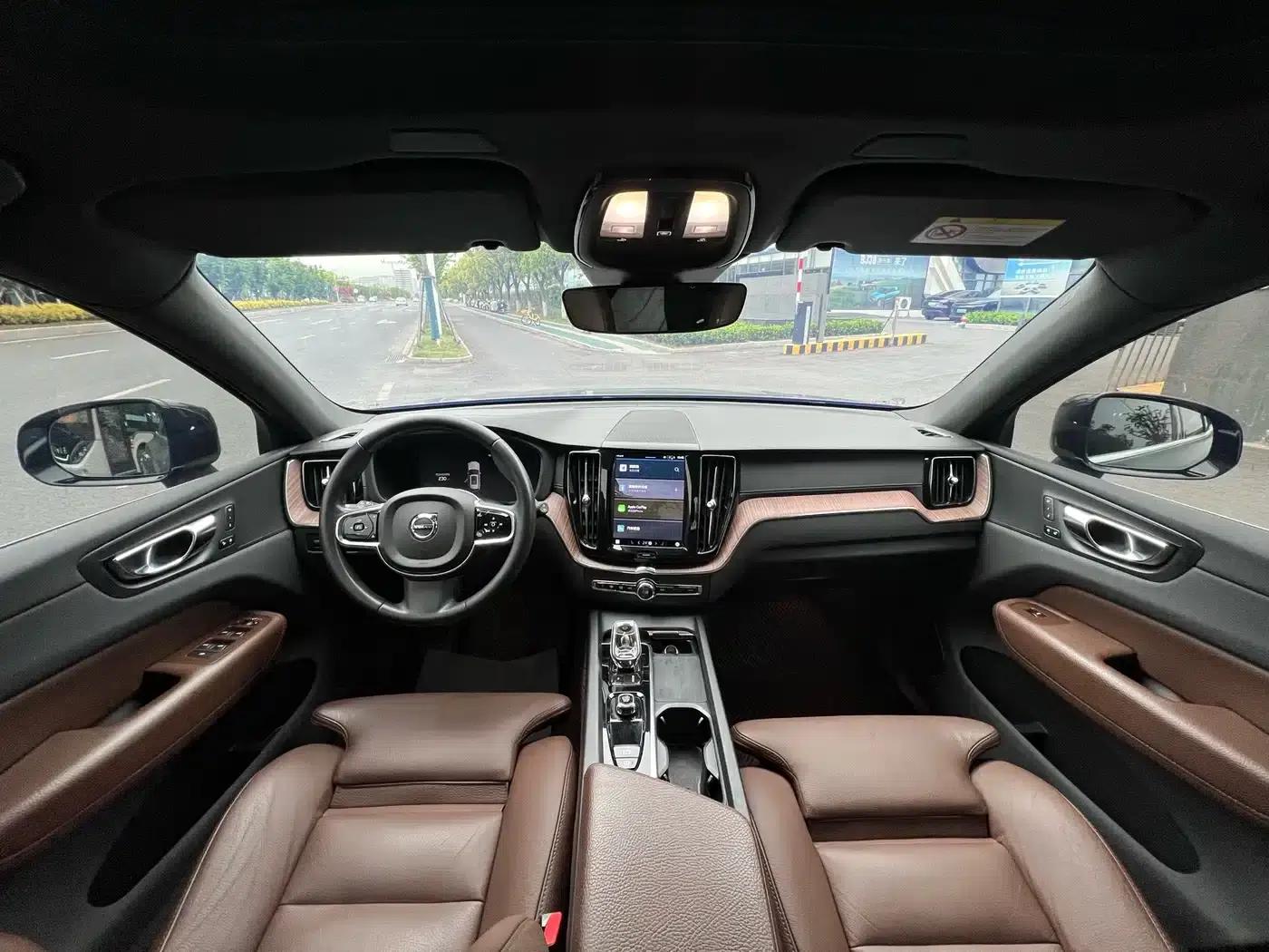 2022 Volvo XC60 B5 AWD Inscription Luxury Edition — миниатюра 11