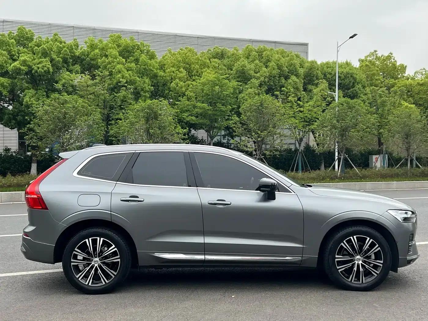 2022 Volvo XC60 B5 AWD Inscription Luxury Edition — миниатюра 4