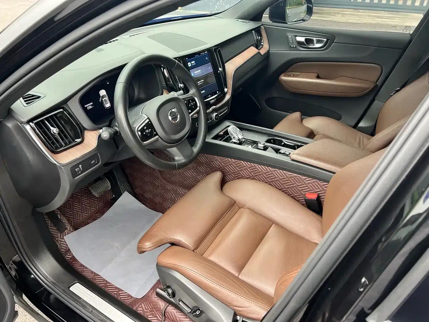 2022 Volvo XC60 B5 AWD Inscription Luxury Edition — миниатюра 8