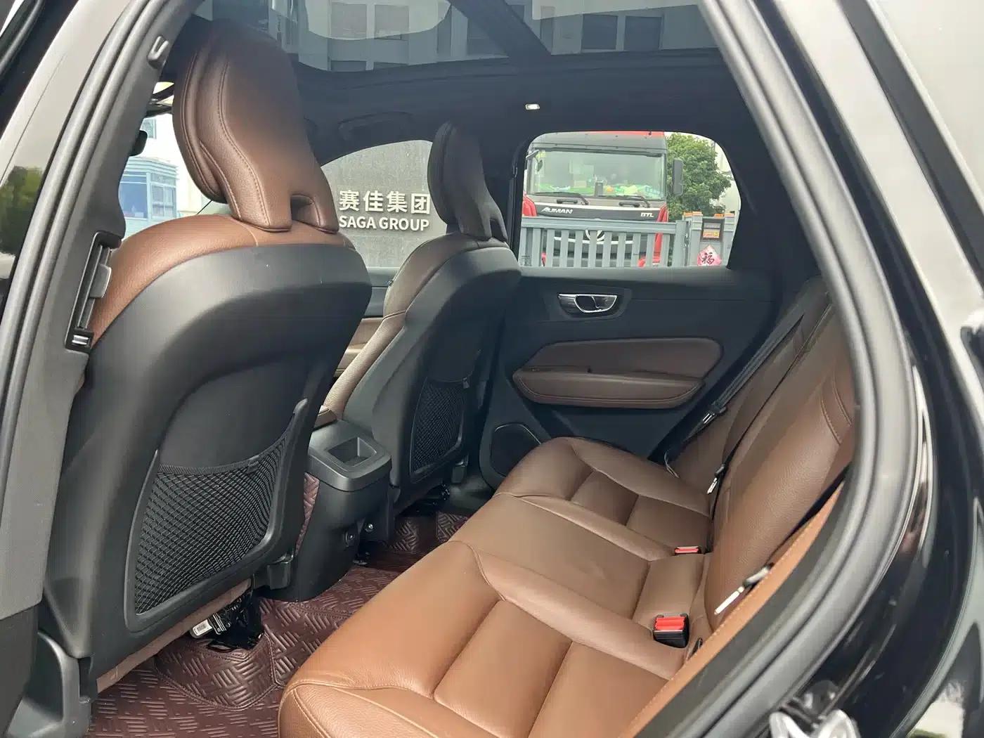 2022 Volvo XC60 B5 AWD Inscription Luxury Edition — миниатюра 9