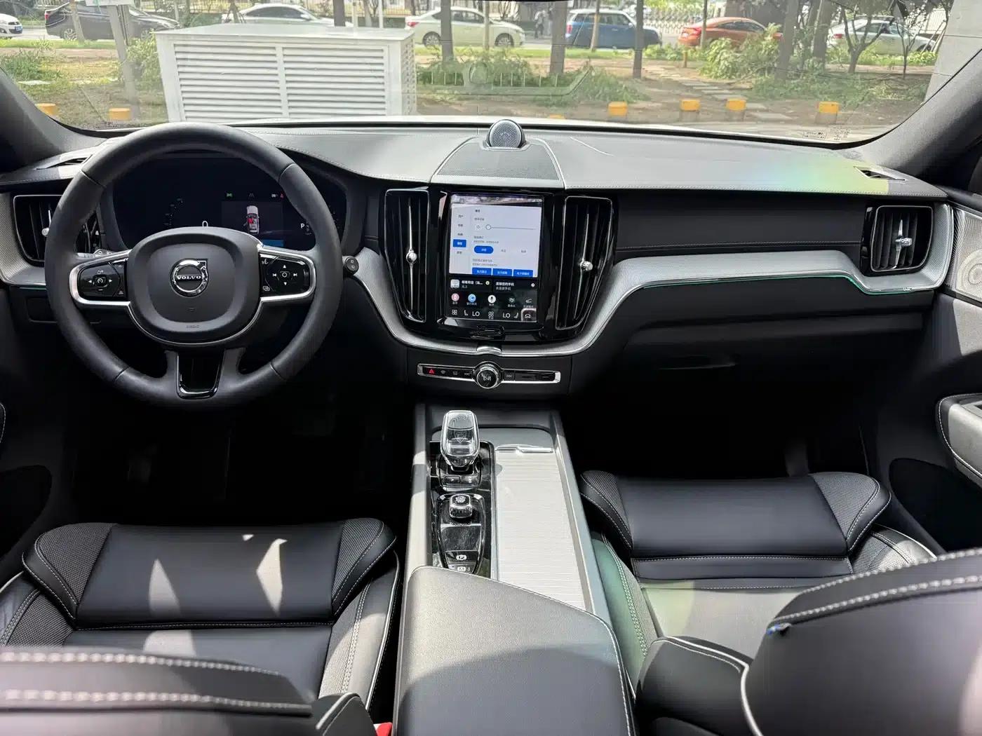 2023 Volvo XC60 B5 AWD Inscription Sport Edition — миниатюра 12