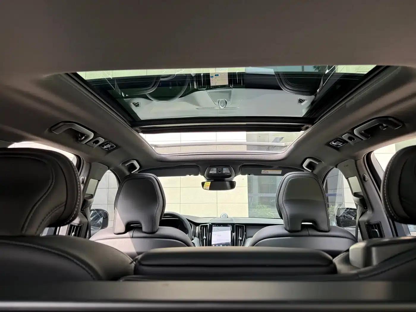 2023 Volvo XC60 B5 AWD Inscription Sport Edition — миниатюра 16