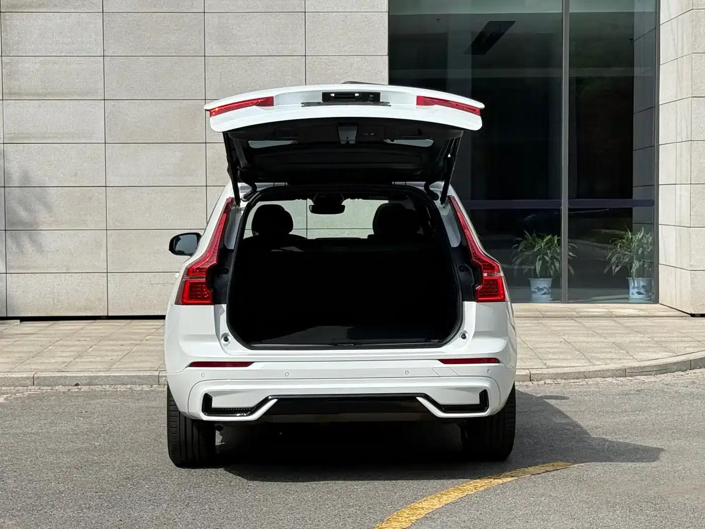 2023 Volvo XC60 B5 AWD Inscription Sport Edition — миниатюра 18