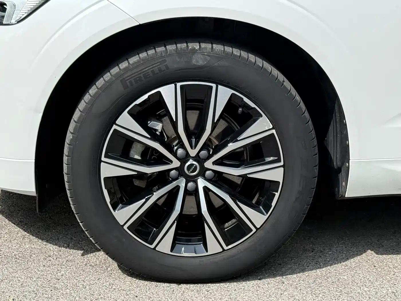 2023 Volvo XC60 B5 AWD Inscription Sport Edition — миниатюра 5
