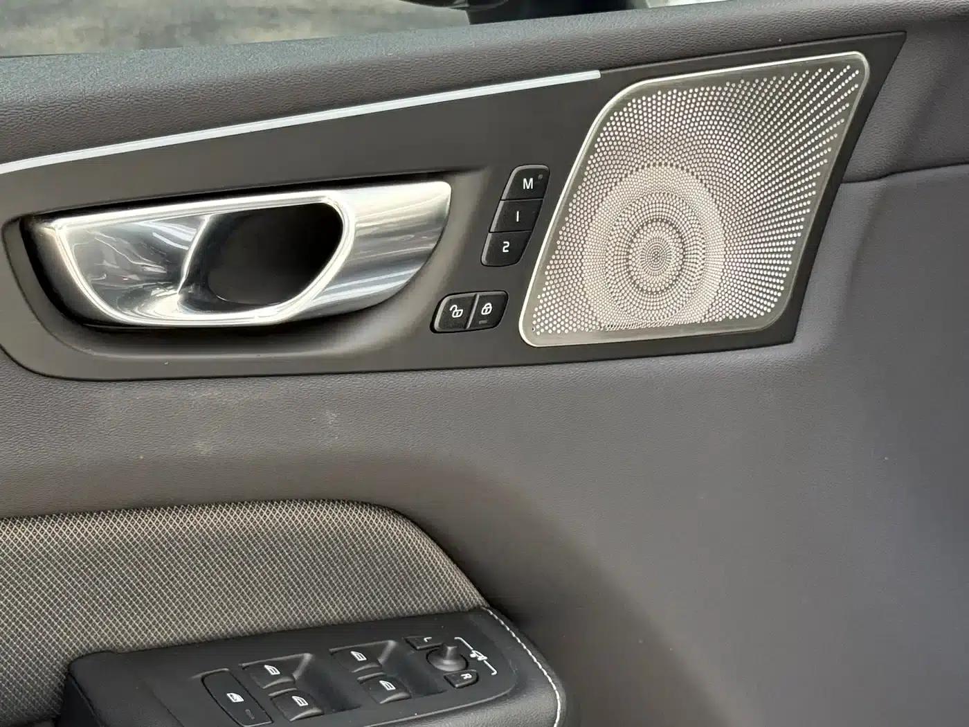 2023 Volvo XC60 B5 AWD Inscription Sport Edition — миниатюра 7