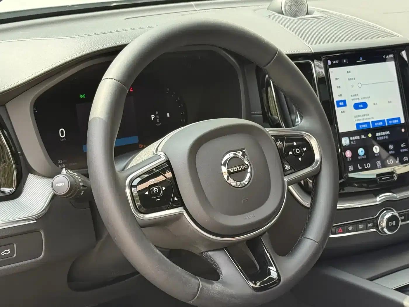 2023 Volvo XC60 B5 AWD Inscription Sport Edition — миниатюра 8