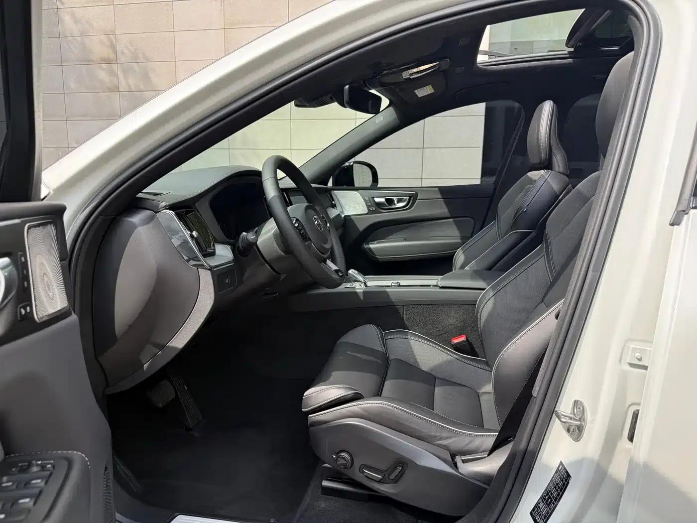 2023 Volvo XC60 B5 AWD Inscription Sport Edition — миниатюра 10