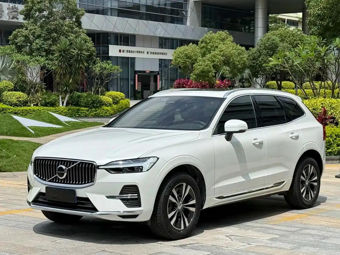2022 Volvo XC60 B5 AWD Inscription Luxury Edition — миниатюра 1