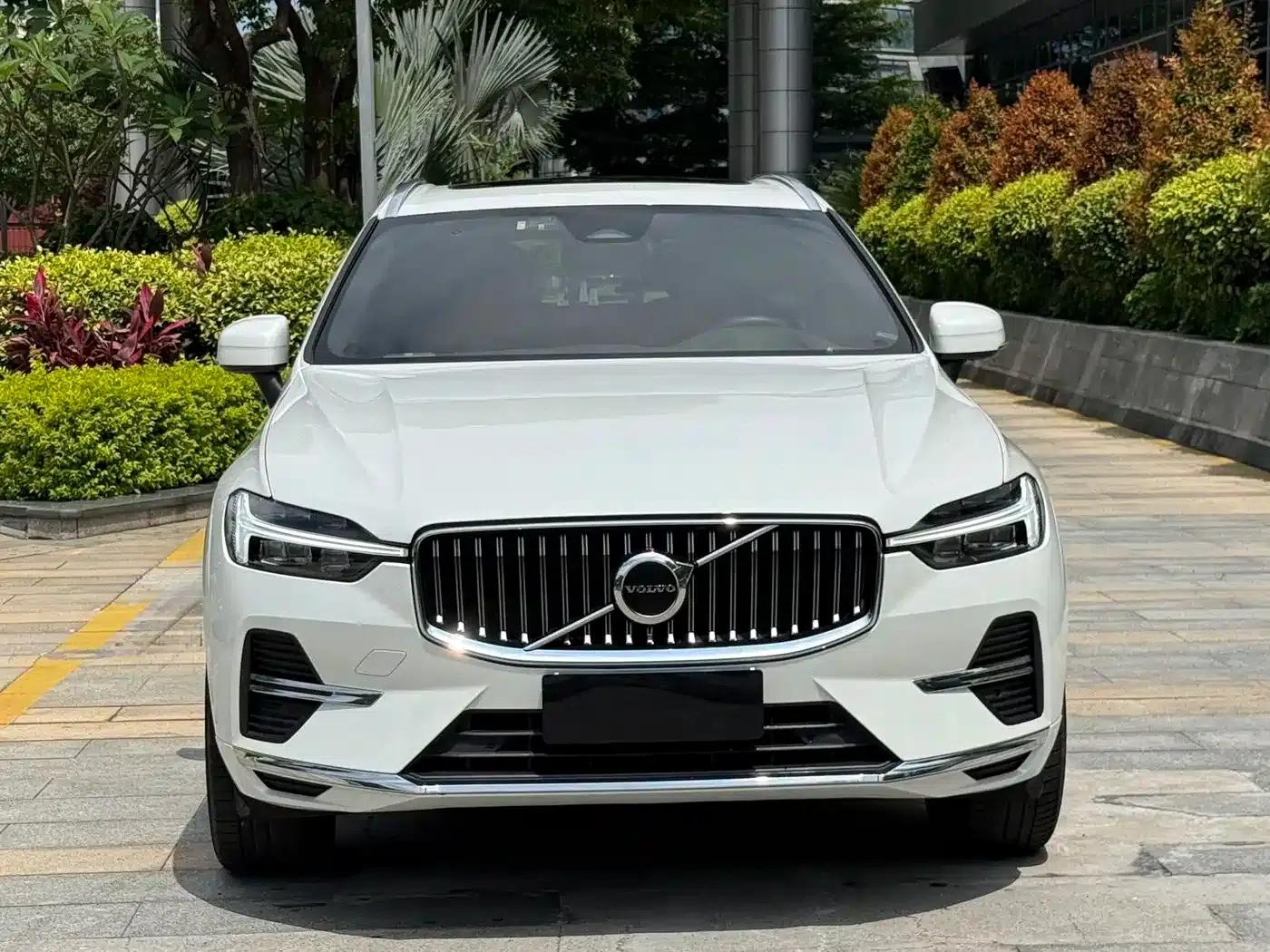 2022 Volvo XC60 B5 AWD Inscription Luxury Edition — миниатюра 2