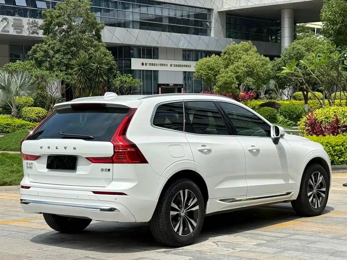 2022 Volvo XC60 B5 AWD Inscription Luxury Edition — миниатюра 11