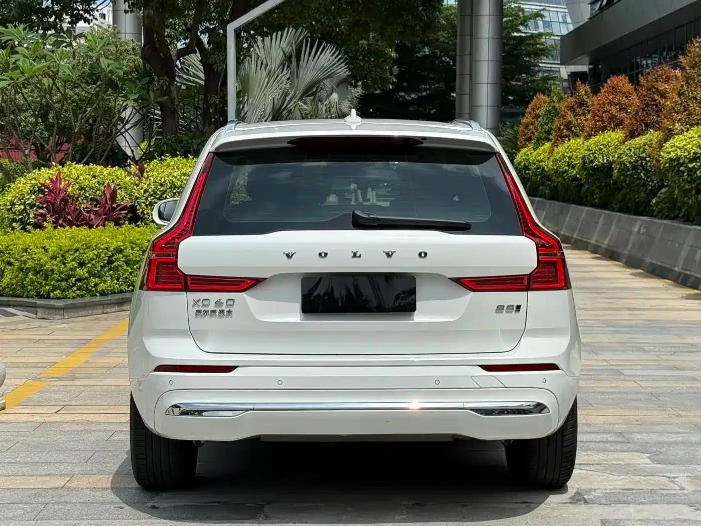 2022 Volvo XC60 B5 AWD Inscription Luxury Edition — миниатюра 12