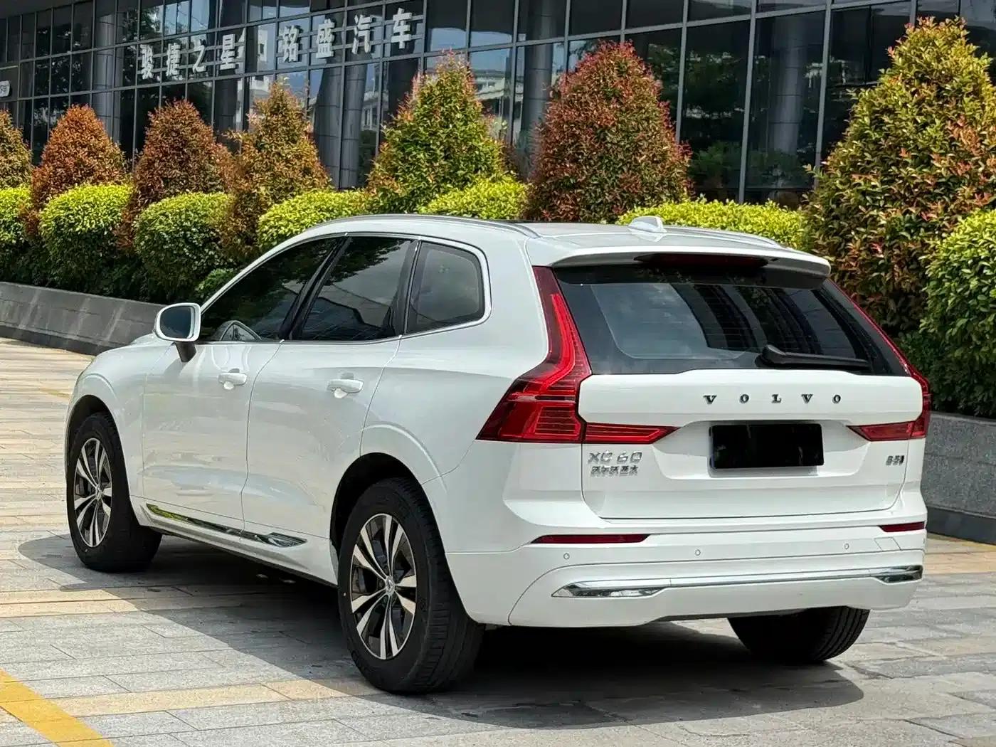 2022 Volvo XC60 B5 AWD Inscription Luxury Edition — миниатюра 13
