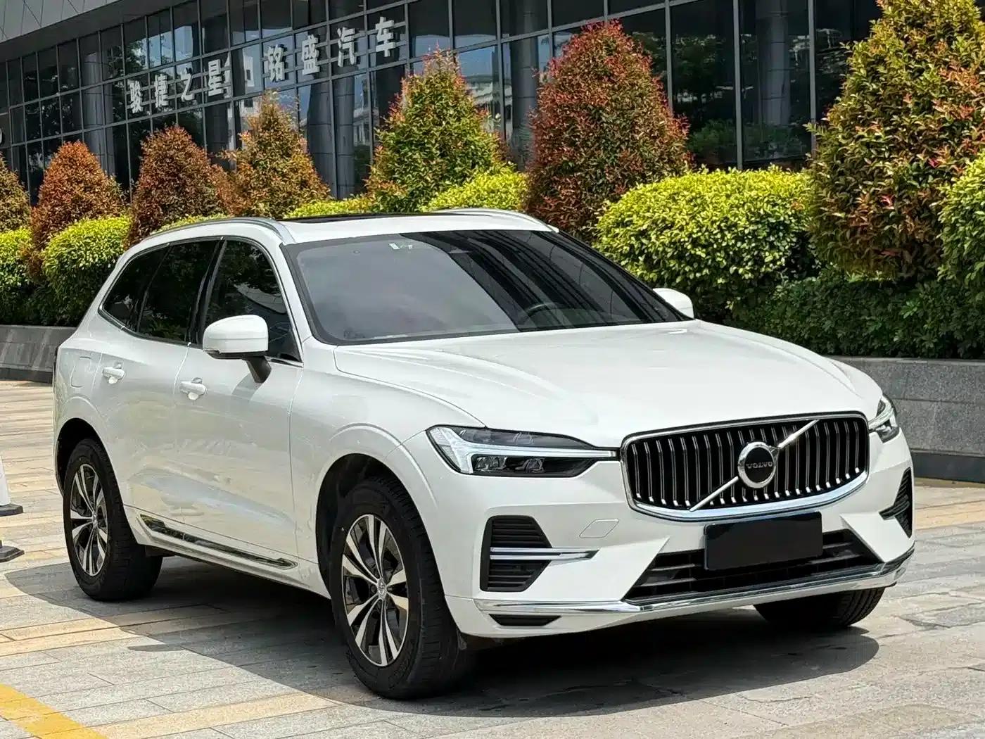 2022 Volvo XC60 B5 AWD Inscription Luxury Edition — миниатюра 3