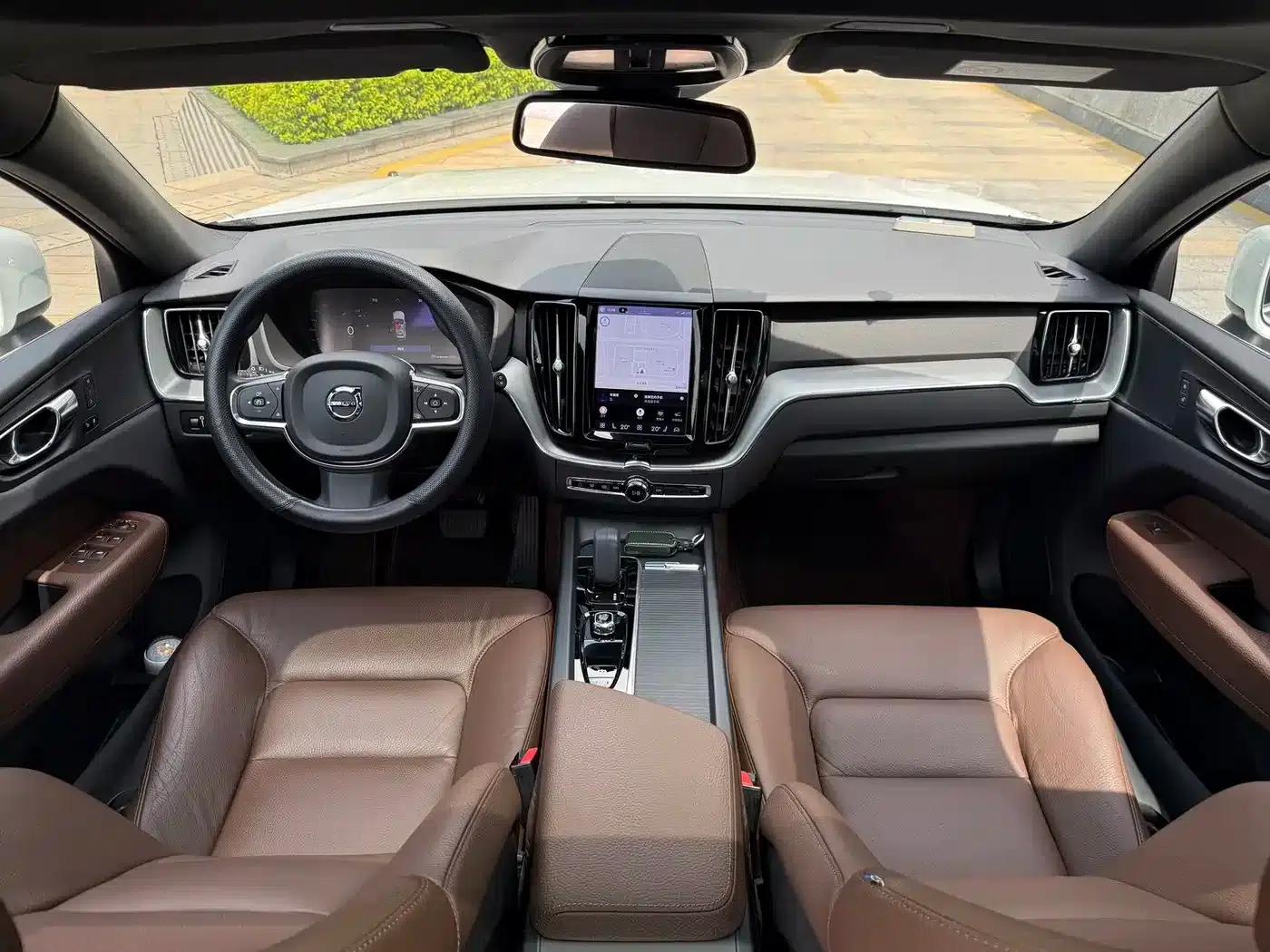 2022 Volvo XC60 B5 AWD Inscription Luxury Edition — миниатюра 6