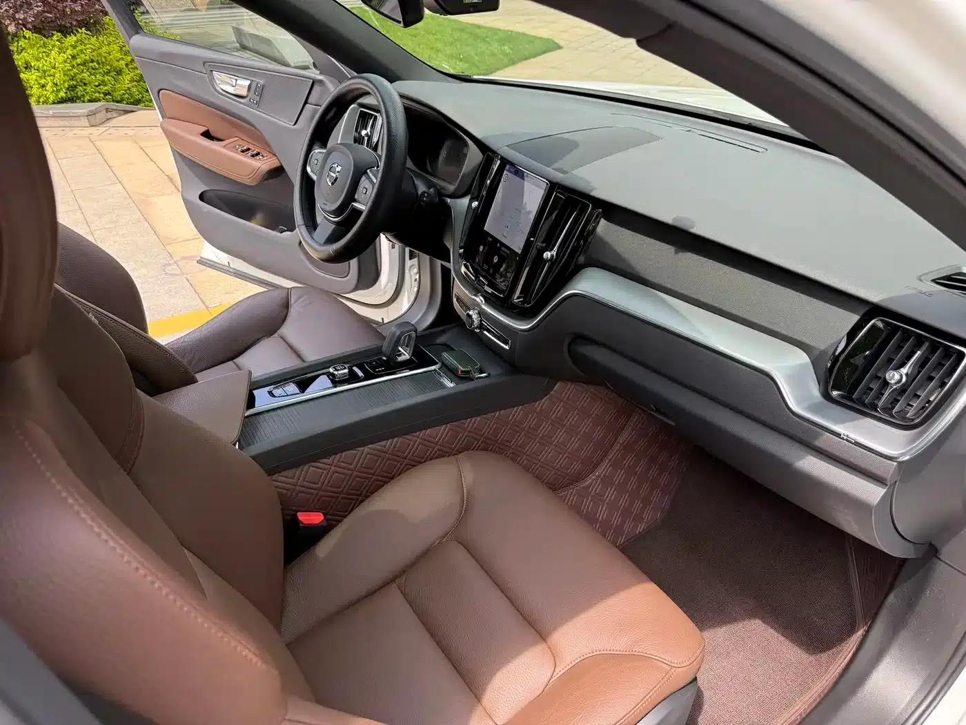 2022 Volvo XC60 B5 AWD Inscription Luxury Edition — миниатюра 7