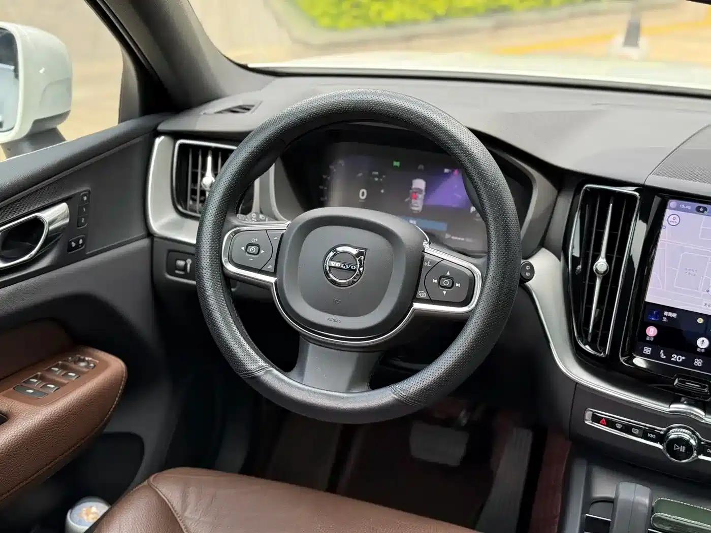 2022 Volvo XC60 B5 AWD Inscription Luxury Edition — миниатюра 9