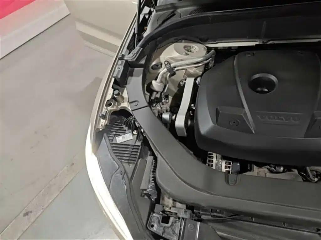 2021 Volvo XC60 T5 AWD Inscription Luxury Edition — миниатюра 15