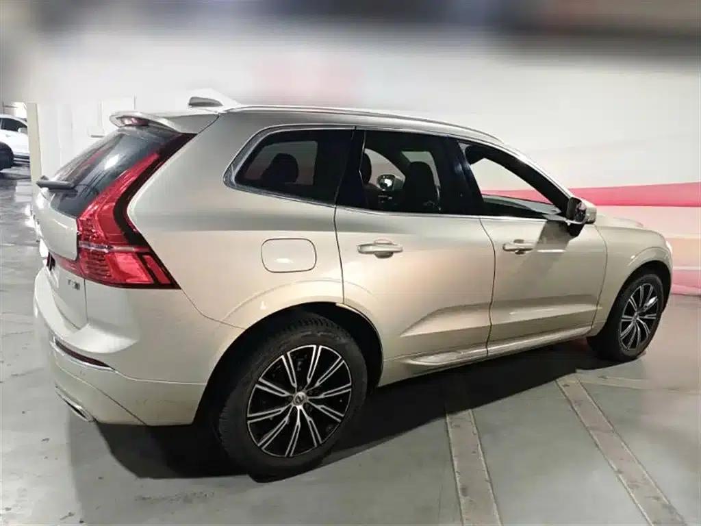 2021 Volvo XC60 T5 AWD Inscription Luxury Edition — миниатюра 4