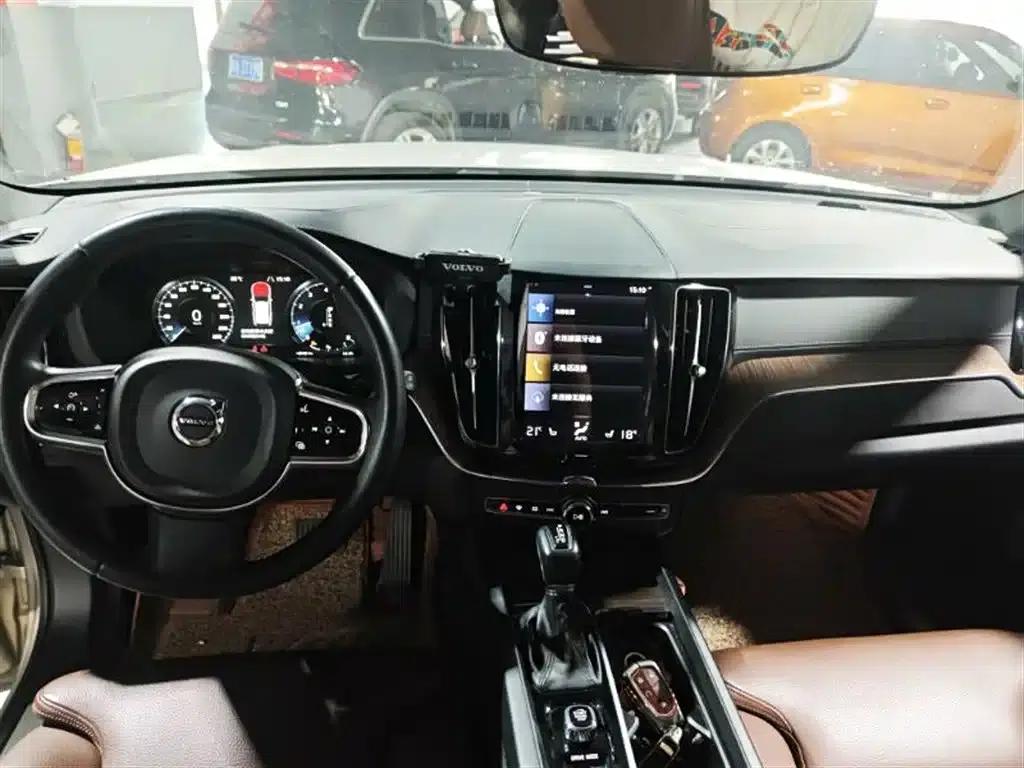 2021 Volvo XC60 T5 AWD Inscription Luxury Edition — миниатюра 6