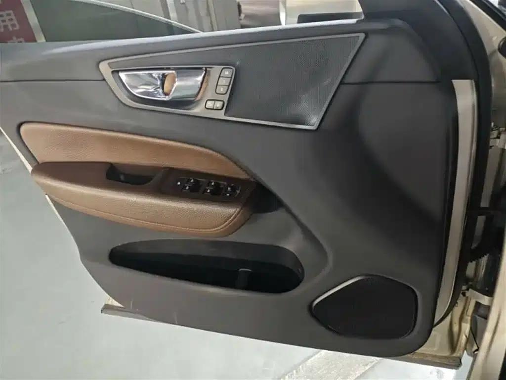 2021 Volvo XC60 T5 AWD Inscription Luxury Edition — миниатюра 7