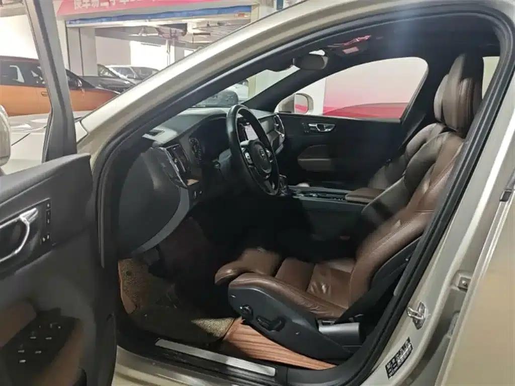 2021 Volvo XC60 T5 AWD Inscription Luxury Edition — миниатюра 8