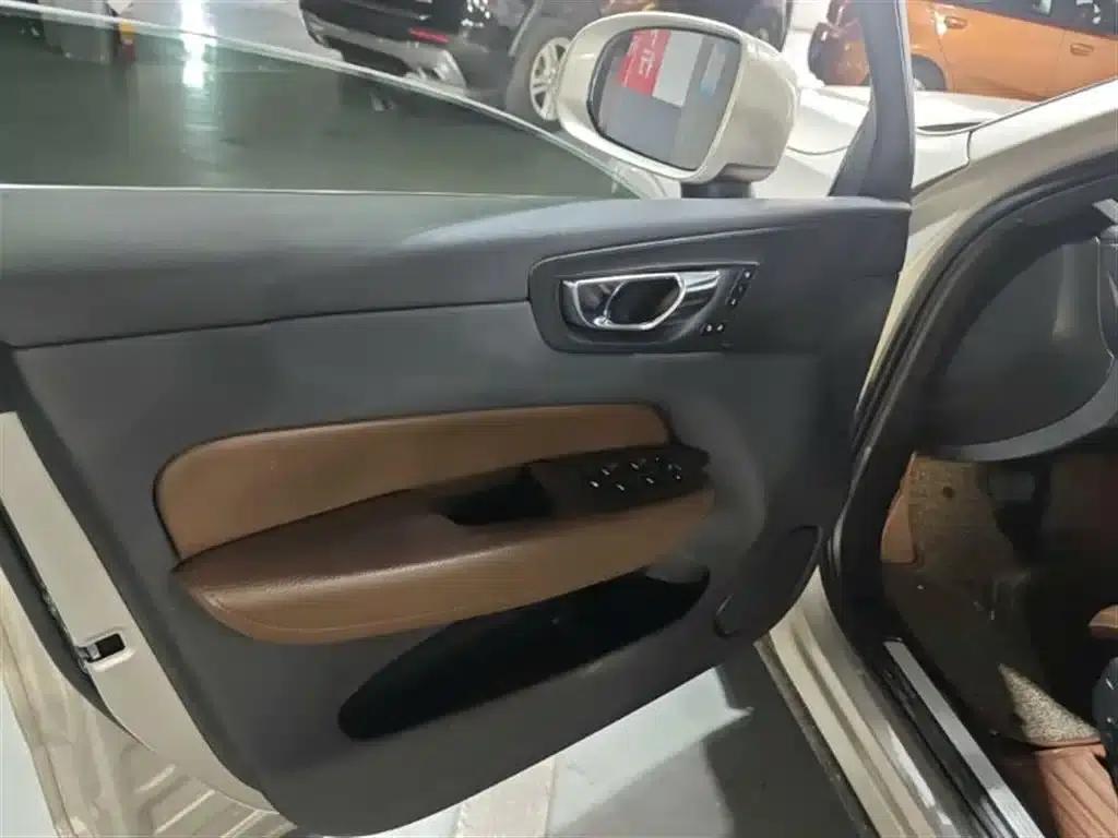 2021 Volvo XC60 T5 AWD Inscription Luxury Edition — миниатюра 9
