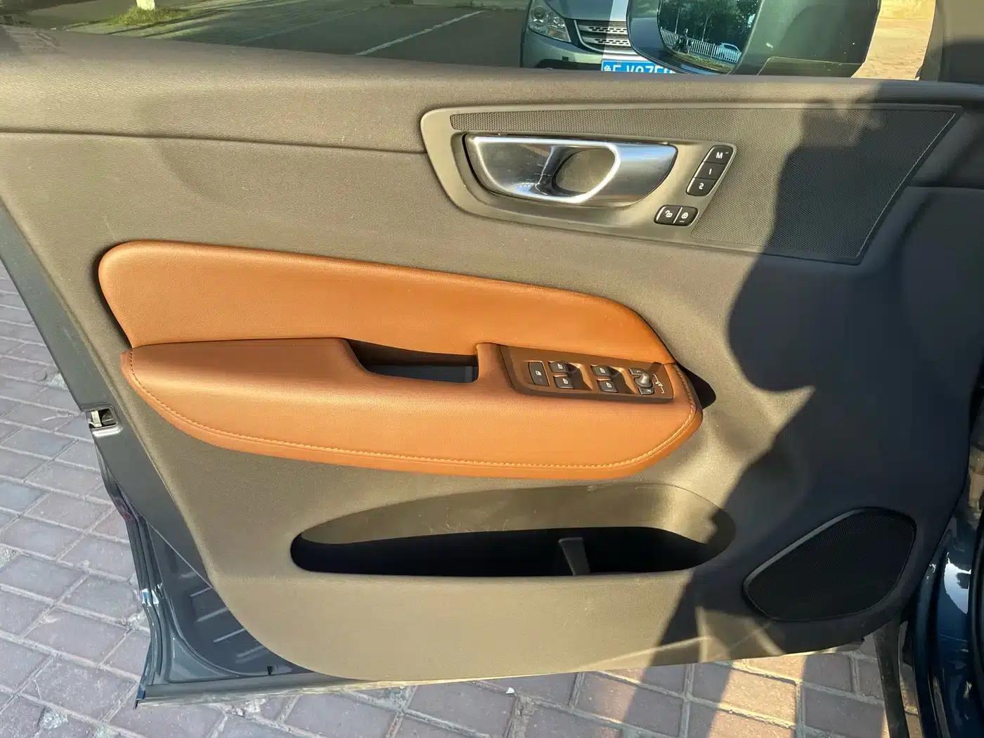 2023 Volvo XC60 B5 AWD Inscription Luxury Edition — миниатюра 15