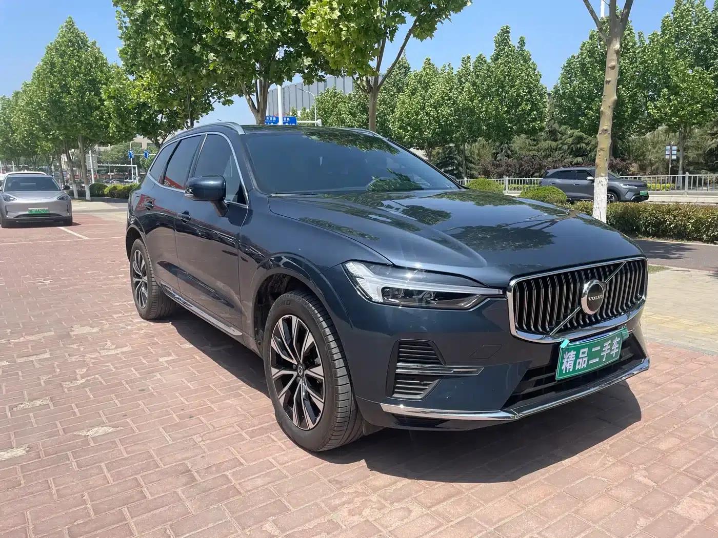 2023 Volvo XC60 B5 AWD Inscription Luxury Edition — миниатюра 3