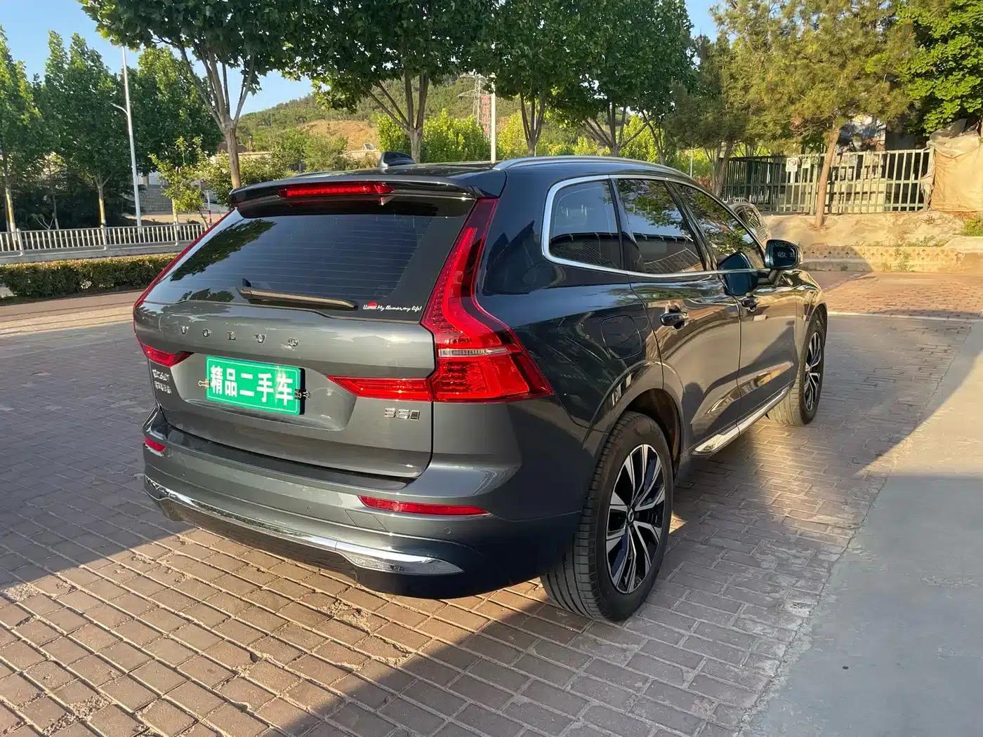 2023 Volvo XC60 B5 AWD Inscription Luxury Edition — миниатюра 4