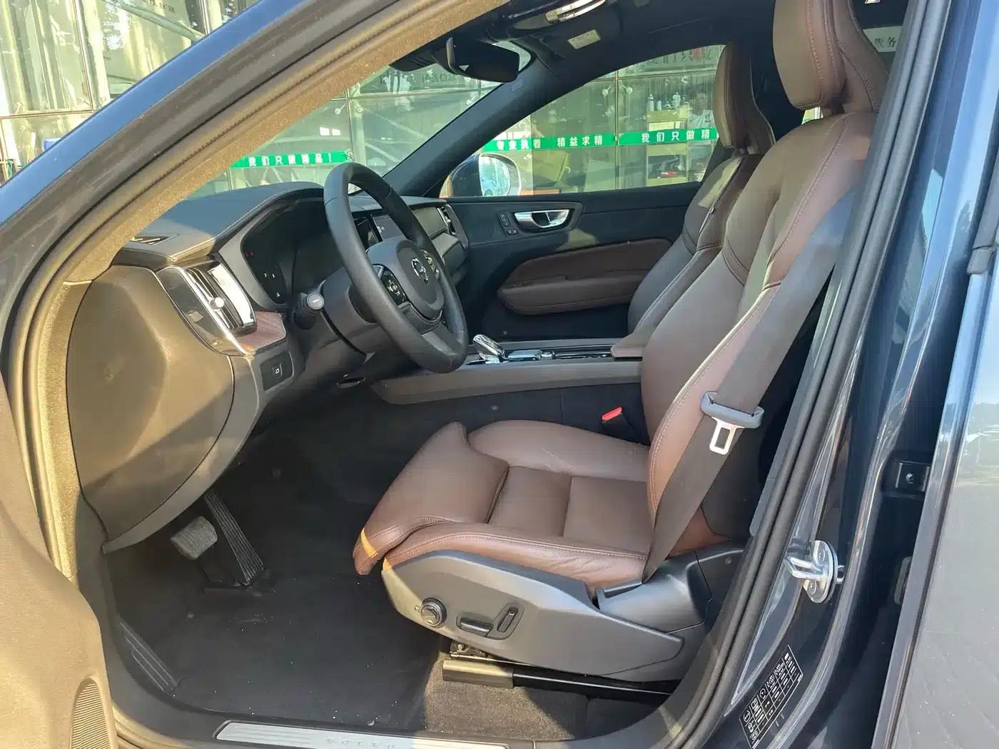 2023 Volvo XC60 B5 AWD Inscription Luxury Edition — миниатюра 7