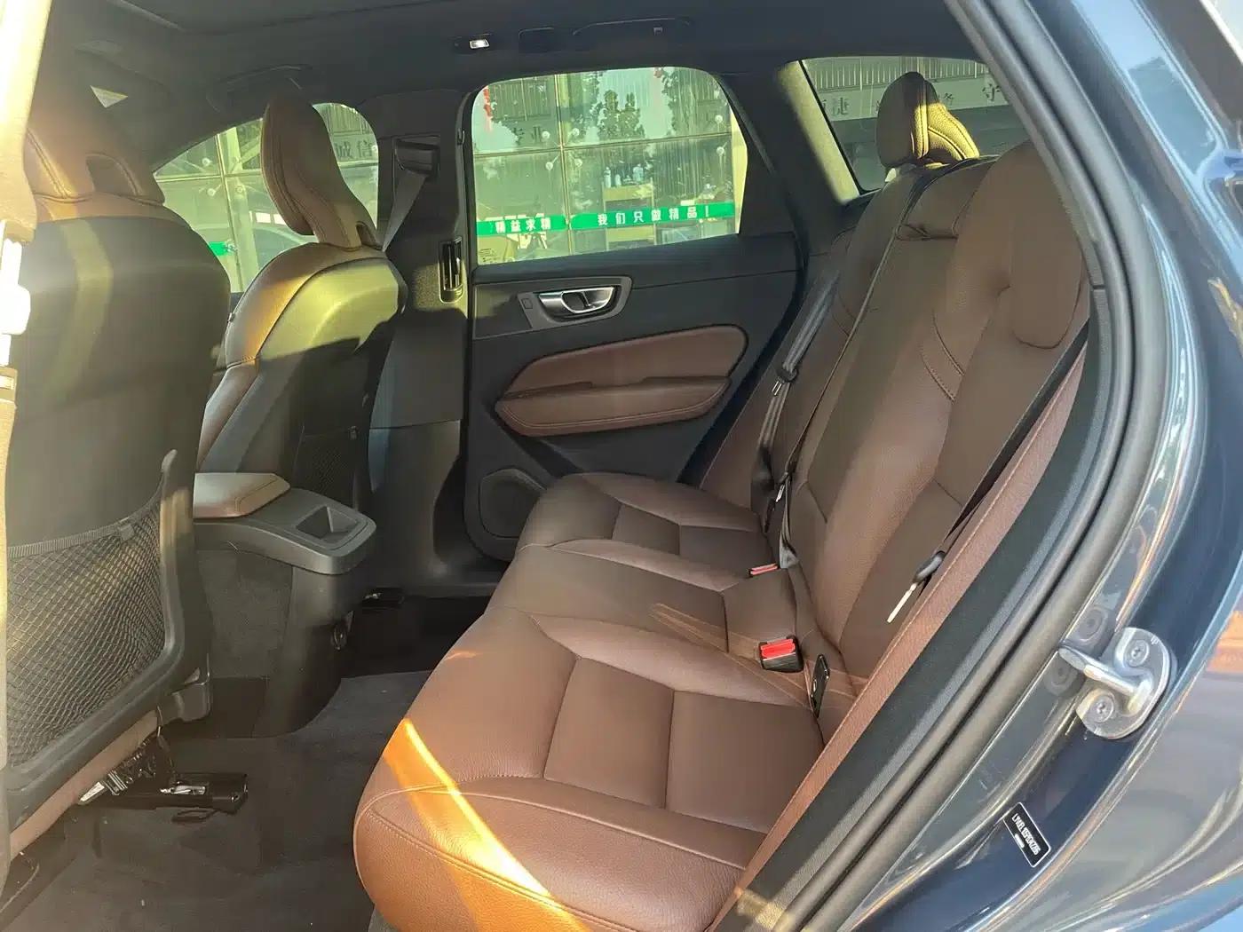 2023 Volvo XC60 B5 AWD Inscription Luxury Edition — миниатюра 8