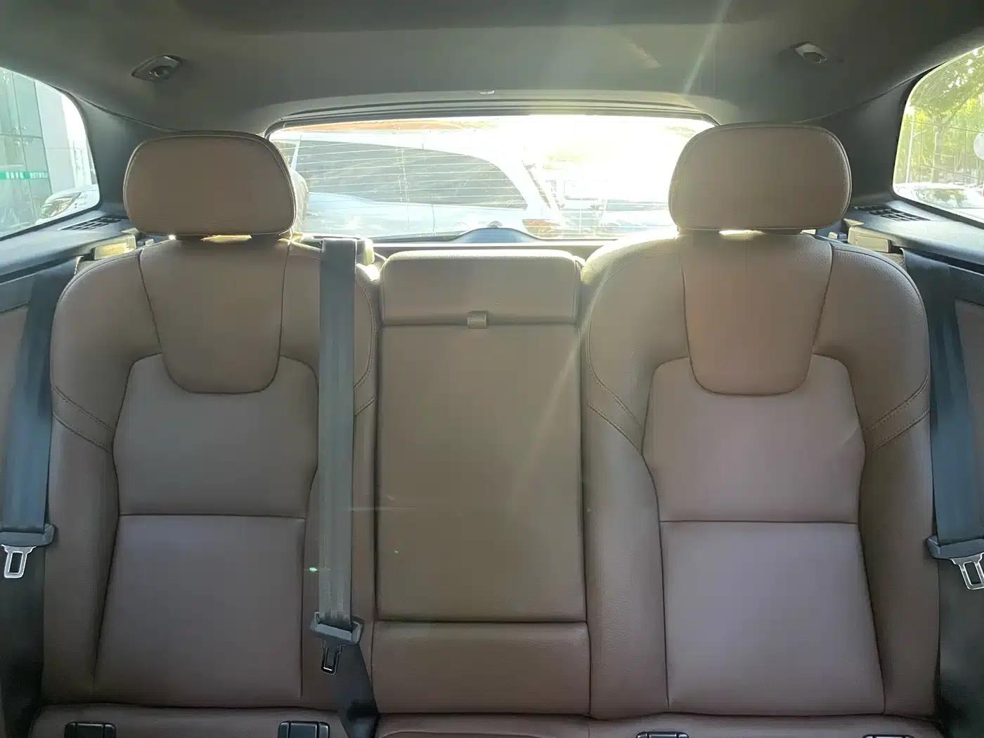 2023 Volvo XC60 B5 AWD Inscription Luxury Edition — миниатюра 9
