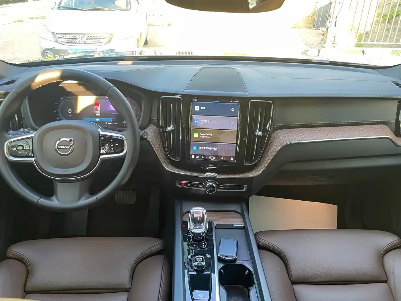 2023 Volvo XC60 B5 AWD Inscription Luxury Edition — миниатюра 10