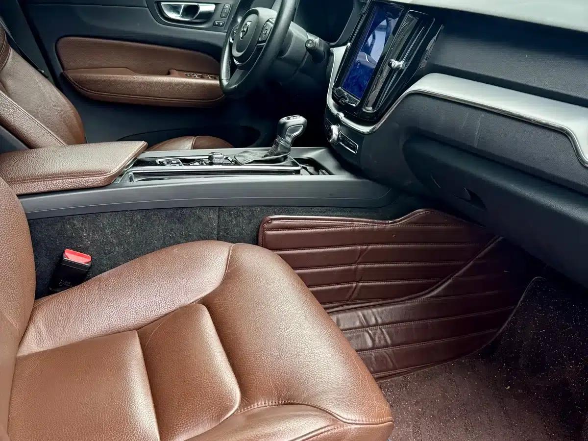 2021 Volvo XC60 T5 AWD Inscription Luxury Edition — миниатюра 11