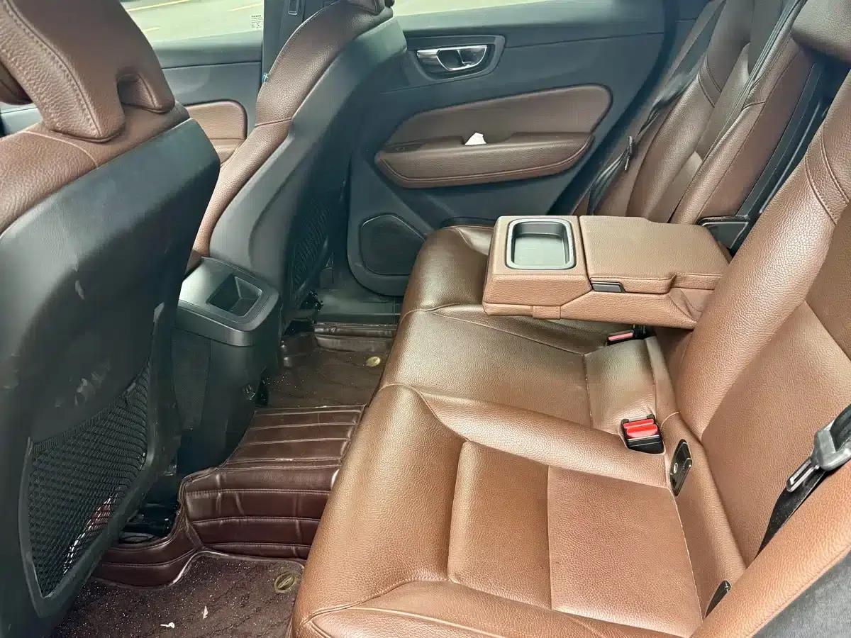 2021 Volvo XC60 T5 AWD Inscription Luxury Edition — миниатюра 12
