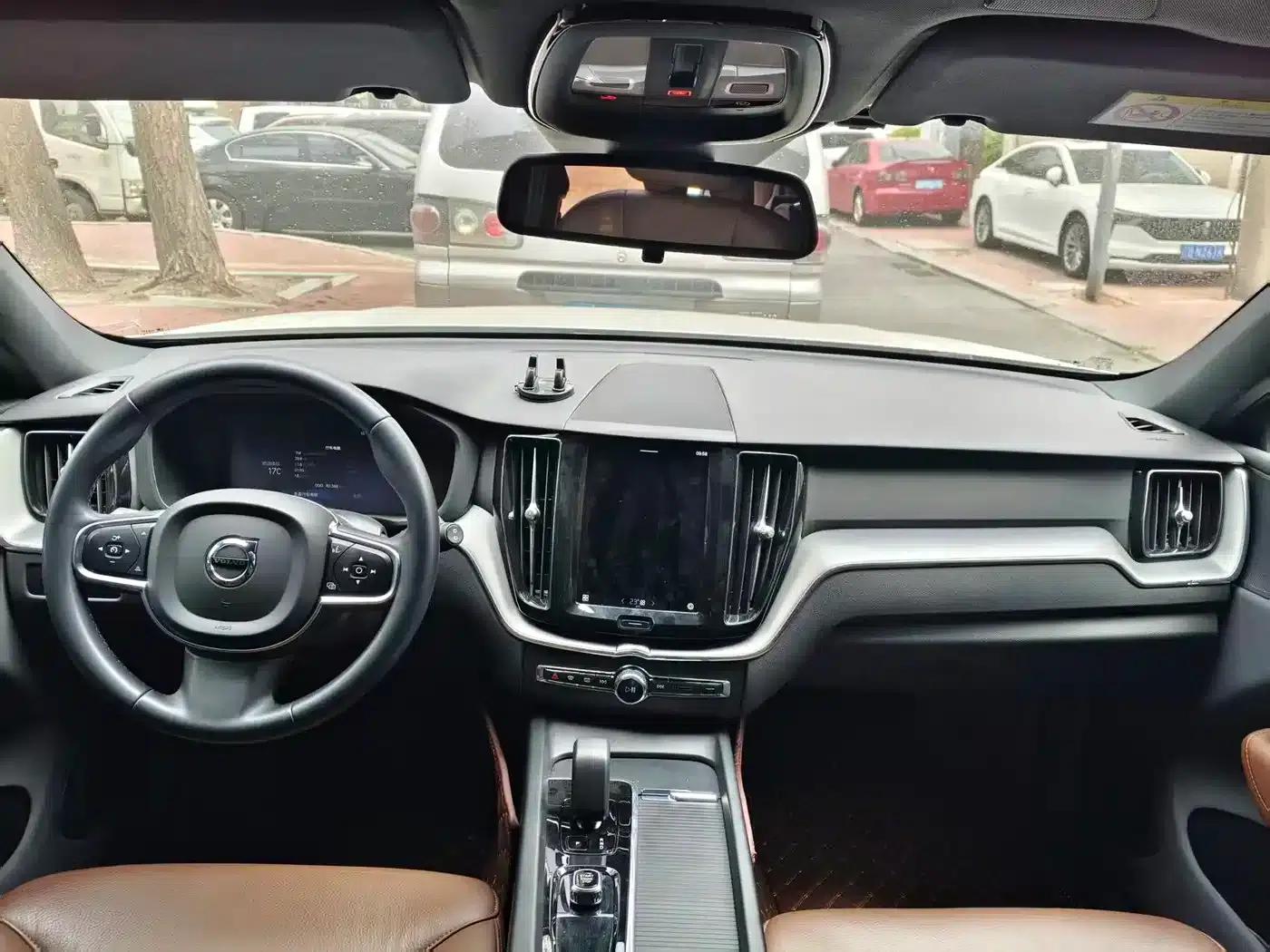 2023 Volvo XC60 B5 AWD Inscription Luxury Edition — миниатюра 11