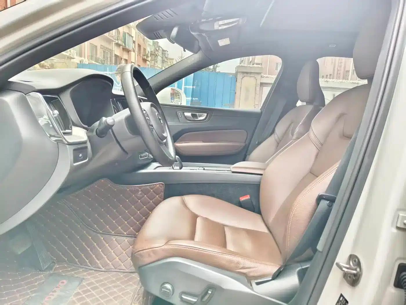 2023 Volvo XC60 B5 AWD Inscription Luxury Edition — миниатюра 12