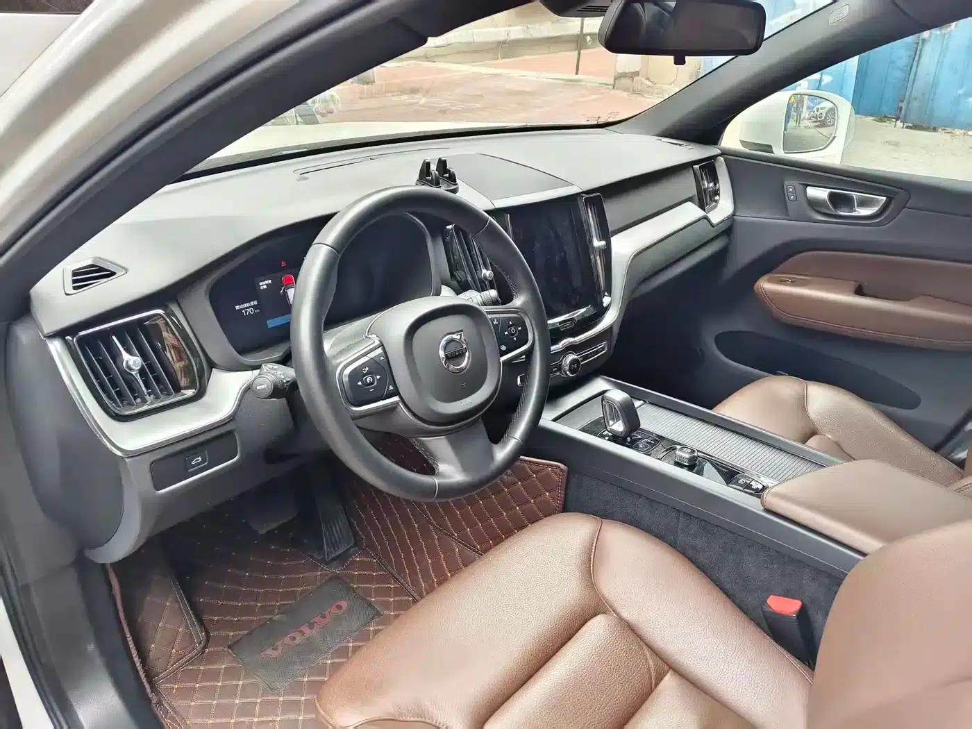 2023 Volvo XC60 B5 AWD Inscription Luxury Edition — миниатюра 13