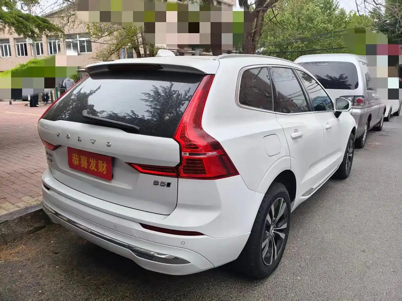 2023 Volvo XC60 B5 AWD Inscription Luxury Edition — миниатюра 4