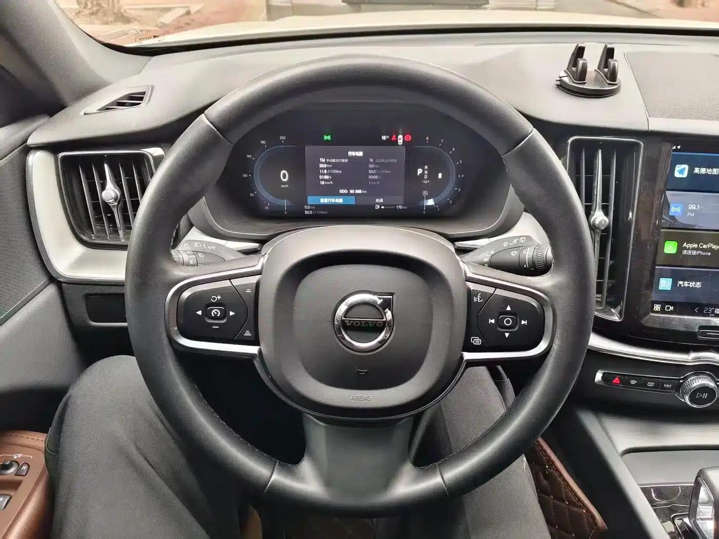 2023 Volvo XC60 B5 AWD Inscription Luxury Edition — миниатюра 6