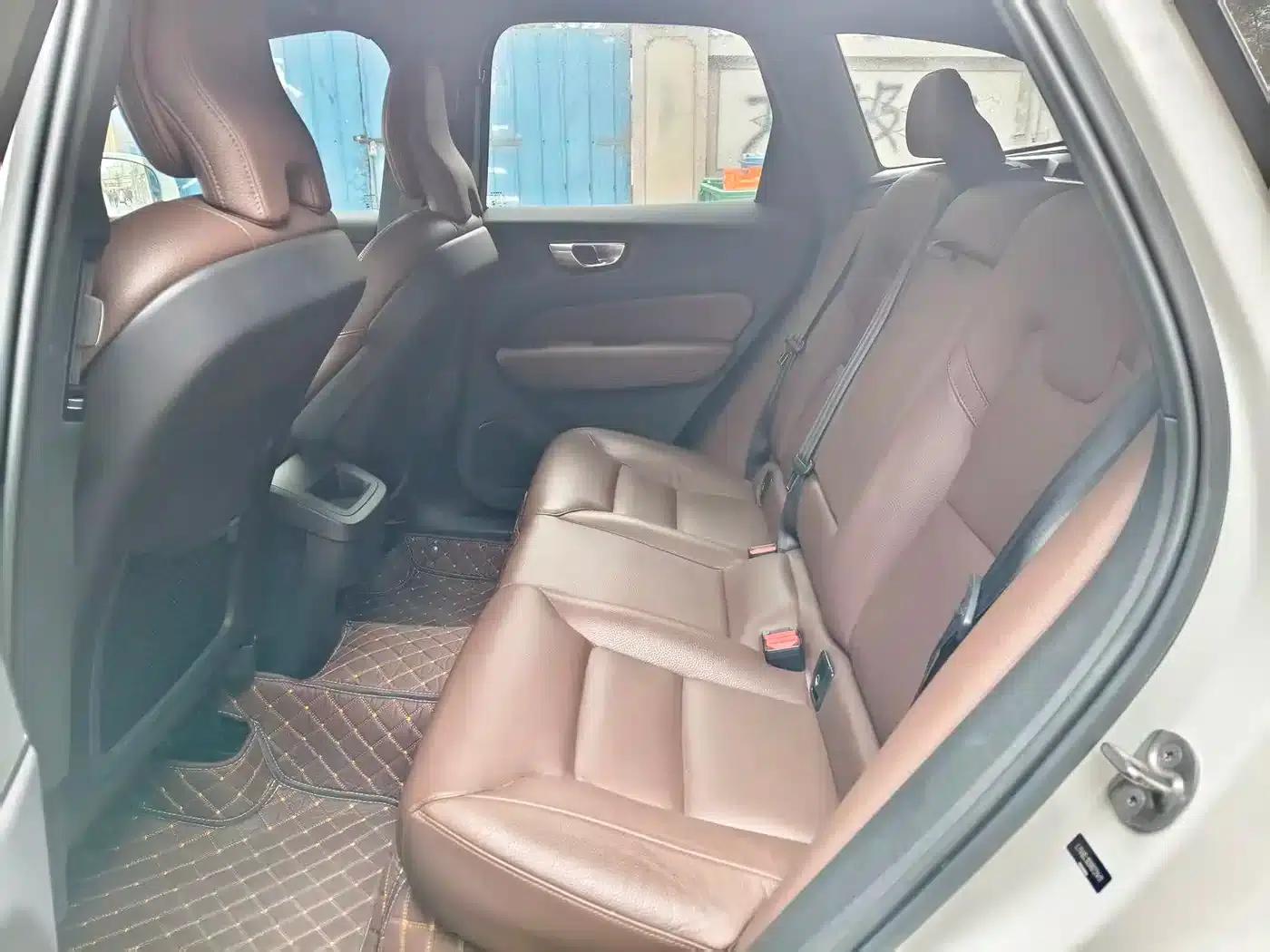 2023 Volvo XC60 B5 AWD Inscription Luxury Edition — миниатюра 10