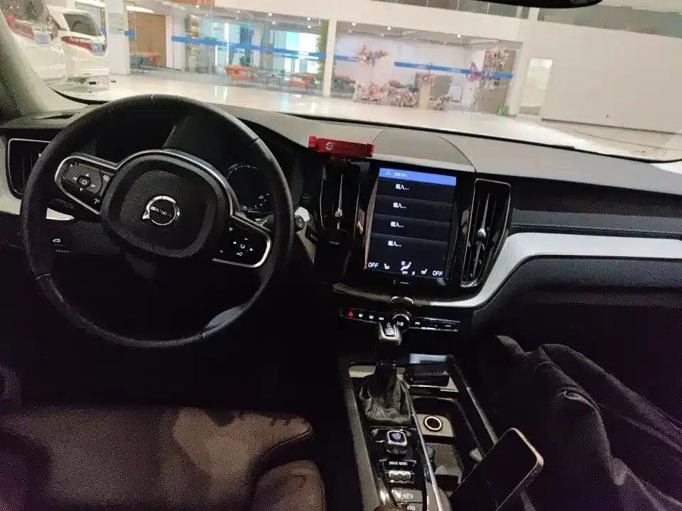 2021 Volvo XC60 T5 AWD Inscription Luxury Edition — миниатюра 5