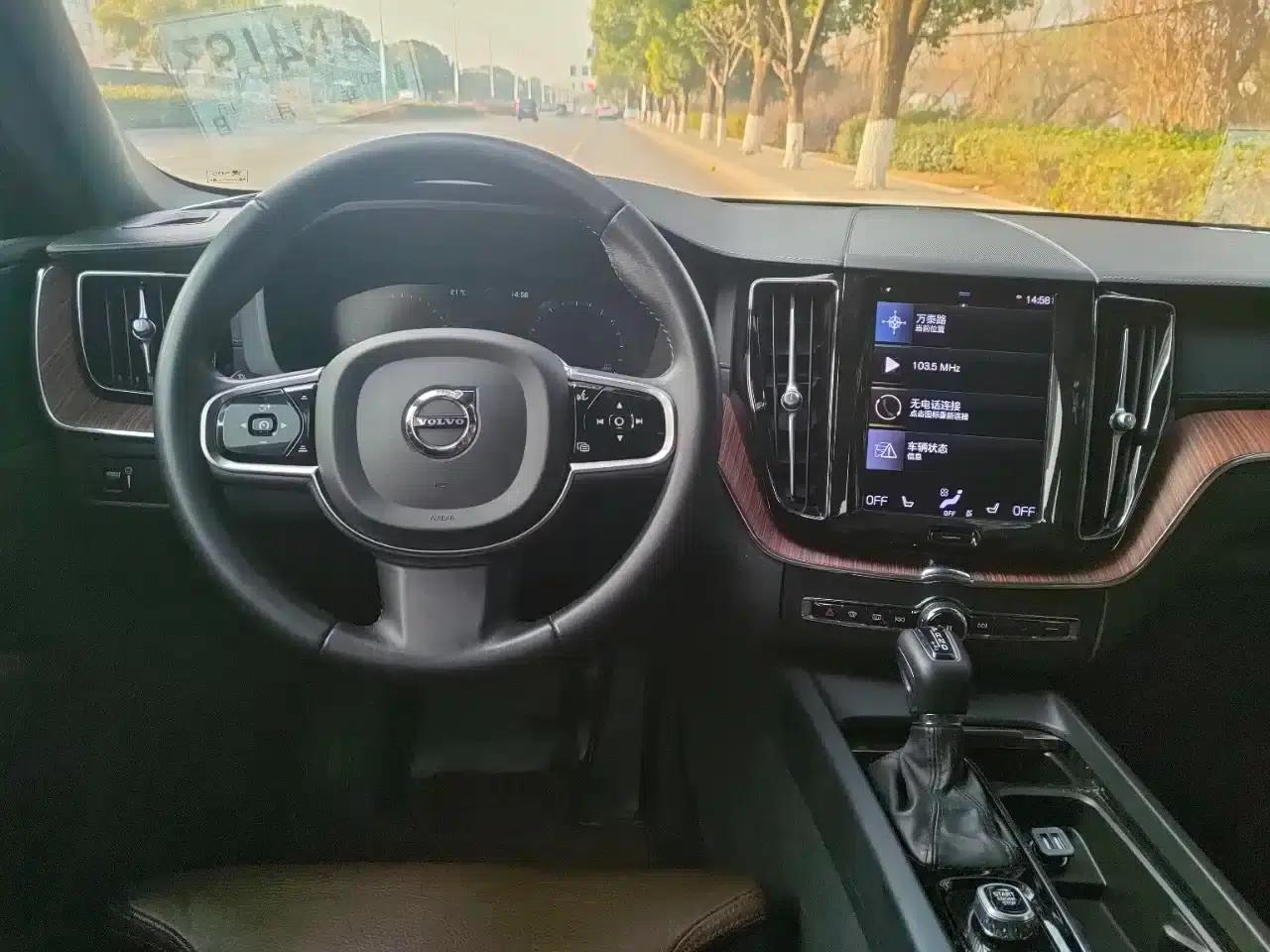 2021 Volvo XC60 T5 AWD Inscription Sport Edition — миниатюра 11