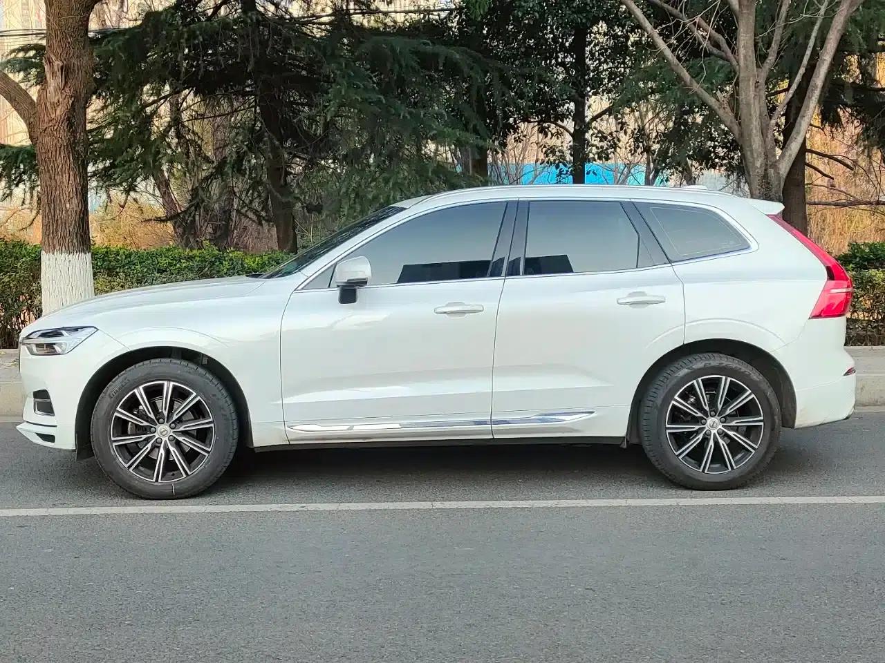 2021 Volvo XC60 T5 AWD Inscription Sport Edition — миниатюра 3