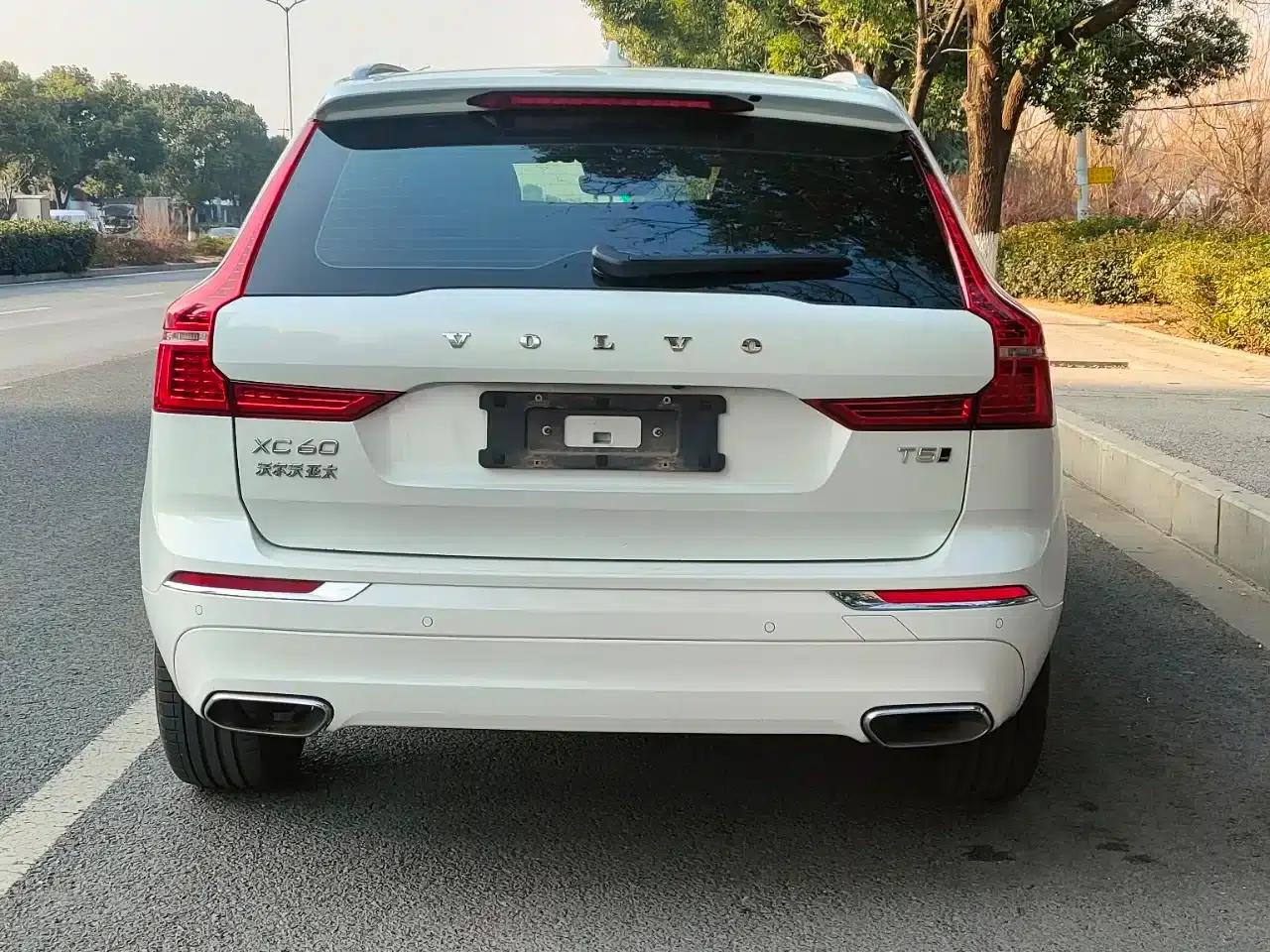 2021 Volvo XC60 T5 AWD Inscription Sport Edition — миниатюра 5