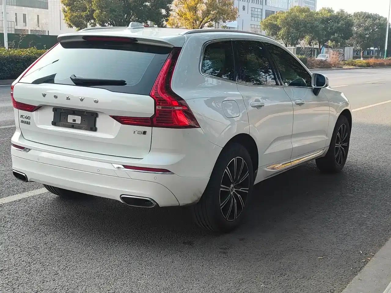 2021 Volvo XC60 T5 AWD Inscription Sport Edition — миниатюра 6