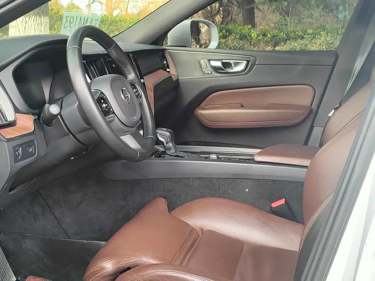 2021 Volvo XC60 T5 AWD Inscription Sport Edition — миниатюра 8