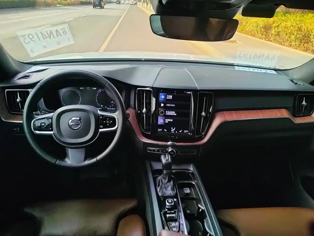 2021 Volvo XC60 T5 AWD Inscription Sport Edition — миниатюра 10