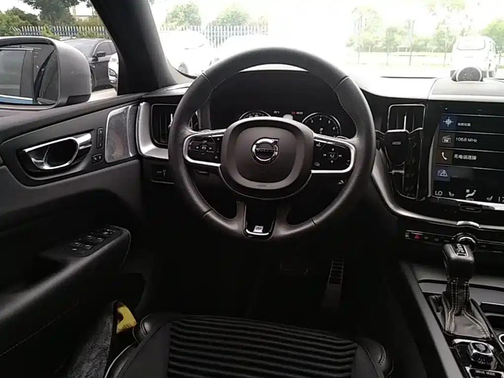 2018 Volvo XC60 T5 AWD Inscription Sport — миниатюра 11