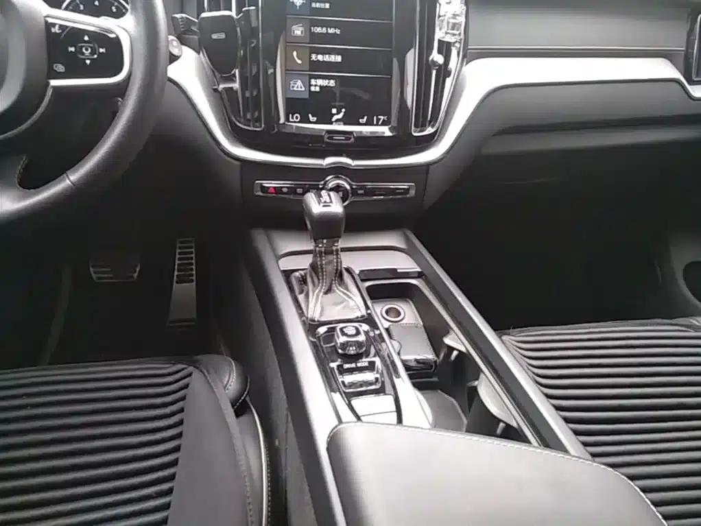 2018 Volvo XC60 T5 AWD Inscription Sport — миниатюра 14